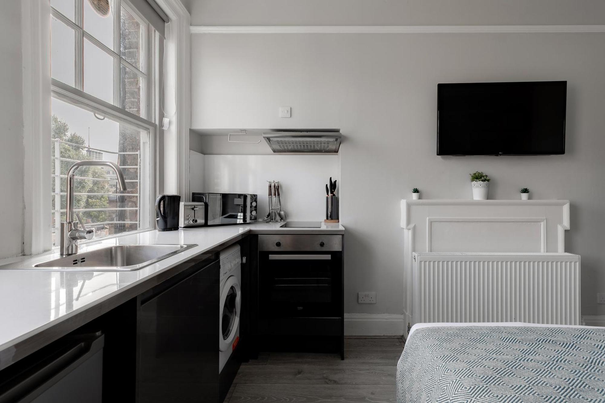 In The Heart Of High Street Kensington * Londra